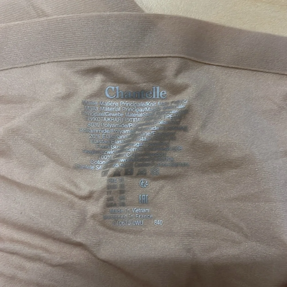 New with tags Chantelle Soft Stretch Briefs in Beige. One size fits most - Picture 5 of 5